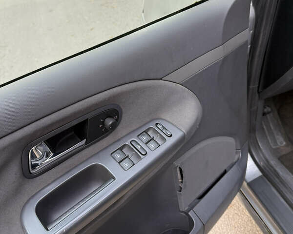 Серый Фольксваген Шаран, объемом двигателя 1.9 л и пробегом 300 тыс. км за 4450 $, фото 8 на Automoto.ua