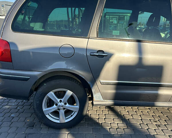 Серый Фольксваген Шаран, объемом двигателя 2 л и пробегом 324 тыс. км за 4500 $, фото 5 на Automoto.ua