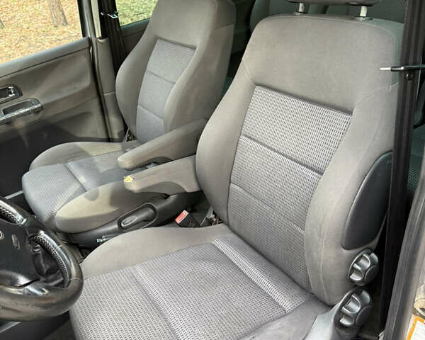 Серый Фольксваген Шаран, объемом двигателя 1.9 л и пробегом 300 тыс. км за 4450 $, фото 12 на Automoto.ua