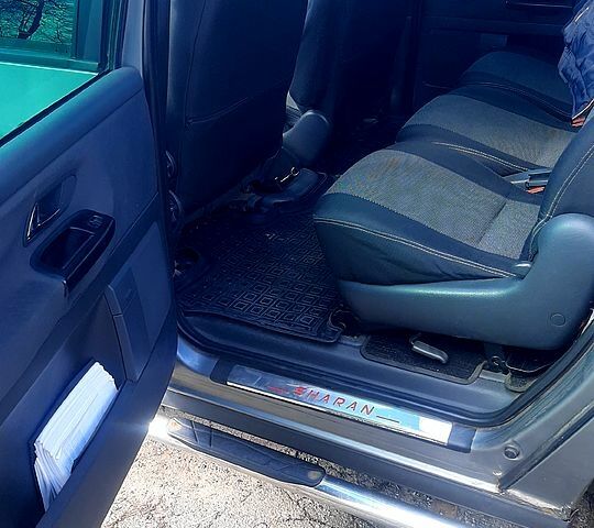 Серый Фольксваген Шаран, объемом двигателя 1.8 л и пробегом 298 тыс. км за 5500 $, фото 3 на Automoto.ua