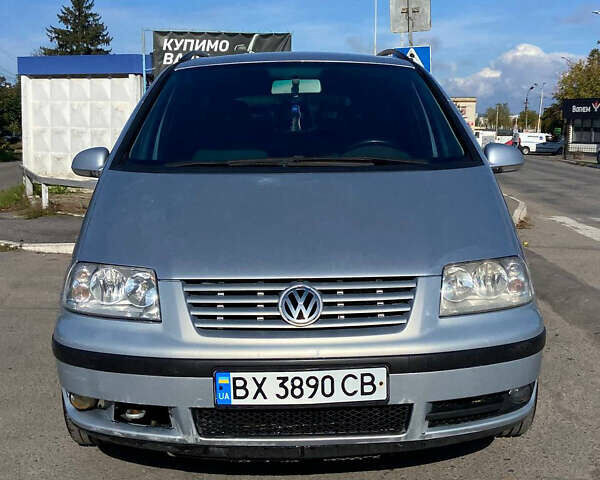 Серый Фольксваген Шаран, объемом двигателя 1.9 л и пробегом 250 тыс. км за 5500 $, фото 1 на Automoto.ua