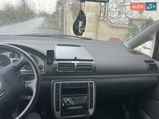 Серый Фольксваген Шаран, объемом двигателя 2 л и пробегом 324 тыс. км за 4500 $, фото 9 на Automoto.ua