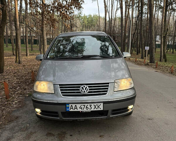 Серый Фольксваген Шаран, объемом двигателя 1.9 л и пробегом 300 тыс. км за 4450 $, фото 7 на Automoto.ua
