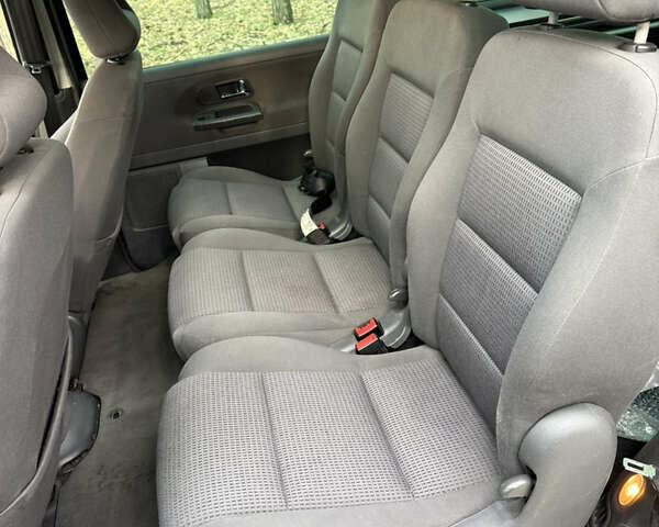 Серый Фольксваген Шаран, объемом двигателя 1.9 л и пробегом 300 тыс. км за 4450 $, фото 13 на Automoto.ua