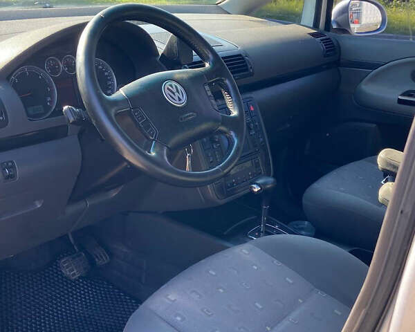 Серый Фольксваген Шаран, объемом двигателя 1.9 л и пробегом 250 тыс. км за 5500 $, фото 7 на Automoto.ua