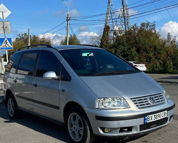 Серый Фольксваген Шаран, объемом двигателя 1.9 л и пробегом 250 тыс. км за 5500 $, фото 2 на Automoto.ua