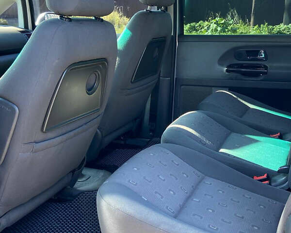 Серый Фольксваген Шаран, объемом двигателя 1.9 л и пробегом 250 тыс. км за 5500 $, фото 9 на Automoto.ua