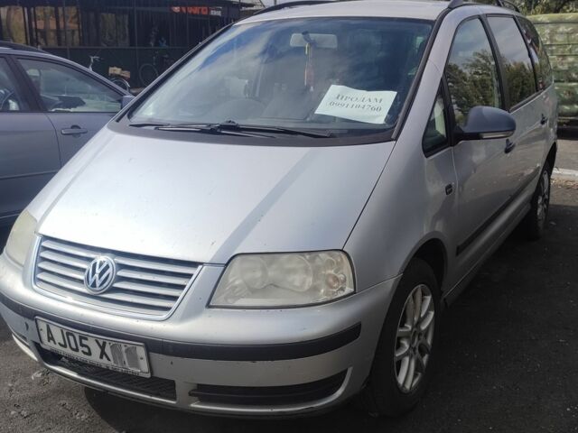 Серый Фольксваген Шаран, объемом двигателя 0 л и пробегом 350 тыс. км за 2143 $, фото 1 на Automoto.ua