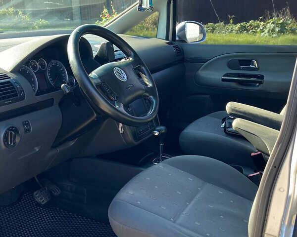 Серый Фольксваген Шаран, объемом двигателя 1.9 л и пробегом 250 тыс. км за 5500 $, фото 8 на Automoto.ua