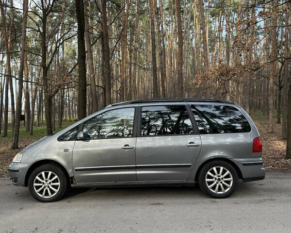 Серый Фольксваген Шаран, объемом двигателя 1.9 л и пробегом 300 тыс. км за 4450 $, фото 5 на Automoto.ua