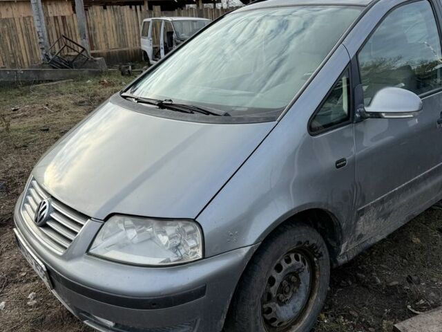 Серый Фольксваген Шаран, объемом двигателя 0 л и пробегом 255 тыс. км за 1237 $, фото 1 на Automoto.ua