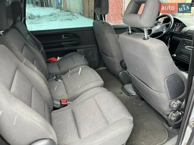 Сірий Фольксваген Шаран, об'ємом двигуна 1.8 л та пробігом 163 тис. км за 7300 $, фото 9 на Automoto.ua