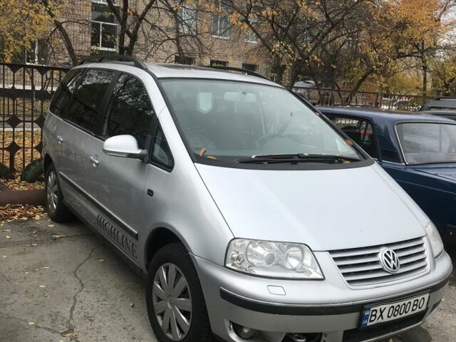 Серый Фольксваген Шаран, объемом двигателя 2 л и пробегом 200 тыс. км за 6200 $, фото 1 на Automoto.ua