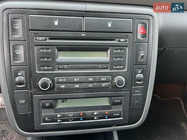 Сірий Фольксваген Шаран, об'ємом двигуна 1.8 л та пробігом 163 тис. км за 7300 $, фото 23 на Automoto.ua