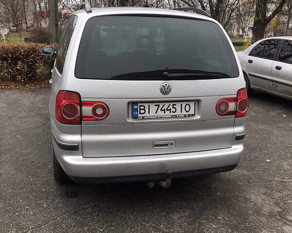 Серый Фольксваген Шаран, объемом двигателя 1.97 л и пробегом 210 тыс. км за 6250 $, фото 1 на Automoto.ua