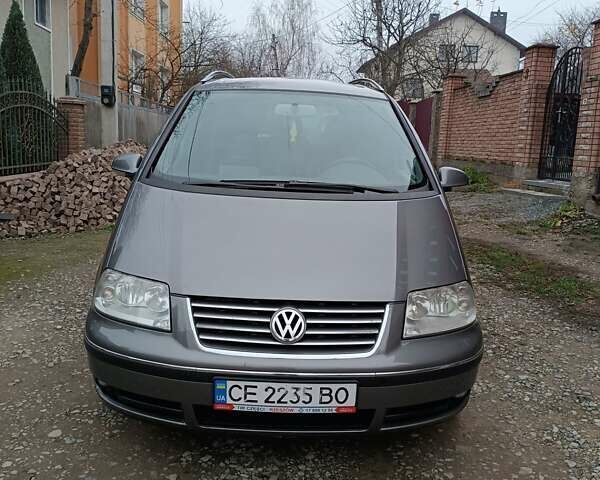 Сірий Фольксваген Шаран, об'ємом двигуна 2 л та пробігом 350 тис. км за 5300 $, фото 3 на Automoto.ua