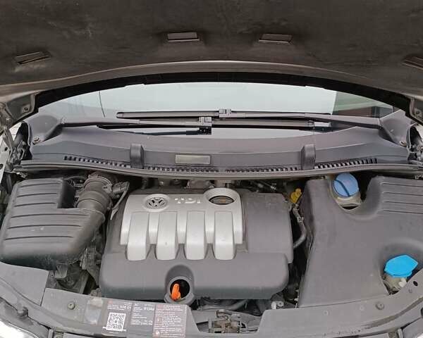 Сірий Фольксваген Шаран, об'ємом двигуна 2 л та пробігом 350 тис. км за 5300 $, фото 15 на Automoto.ua