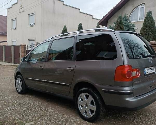 Сірий Фольксваген Шаран, об'ємом двигуна 2 л та пробігом 350 тис. км за 5300 $, фото 7 на Automoto.ua