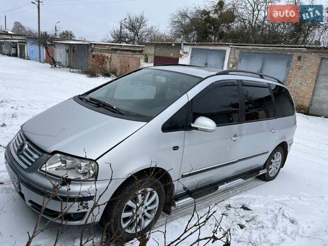 Сірий Фольксваген Шаран, об'ємом двигуна 1.8 л та пробігом 163 тис. км за 7300 $, фото 1 на Automoto.ua