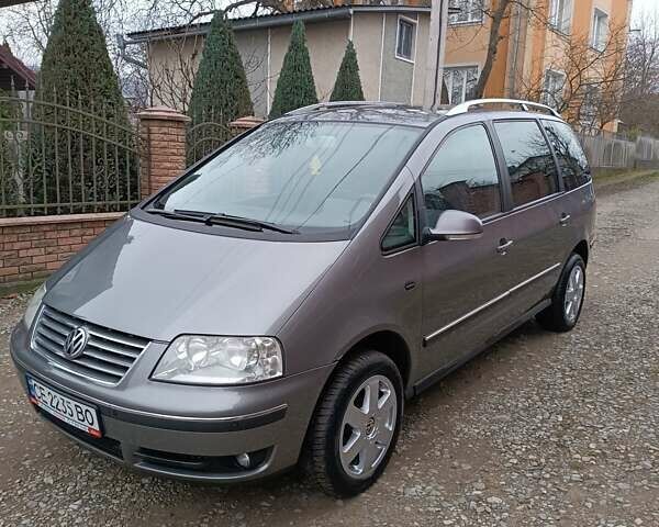 Сірий Фольксваген Шаран, об'ємом двигуна 2 л та пробігом 350 тис. км за 5300 $, фото 5 на Automoto.ua