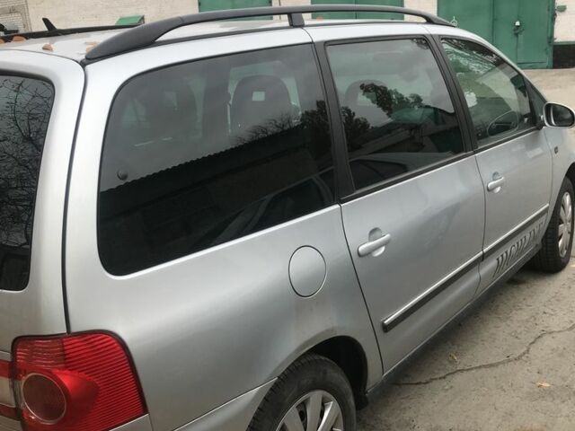 Серый Фольксваген Шаран, объемом двигателя 2 л и пробегом 200 тыс. км за 6200 $, фото 3 на Automoto.ua