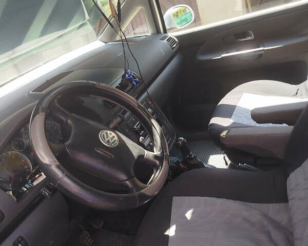 Серый Фольксваген Шаран, объемом двигателя 1.9 л и пробегом 340 тыс. км за 6300 $, фото 10 на Automoto.ua