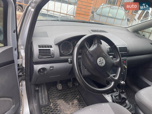 Серый Фольксваген Шаран, объемом двигателя 1.9 л и пробегом 350 тыс. км за 6000 $, фото 4 на Automoto.ua