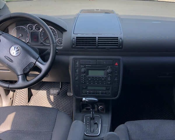 Серый Фольксваген Шаран, объемом двигателя 1.9 л и пробегом 403 тыс. км за 5000 $, фото 11 на Automoto.ua