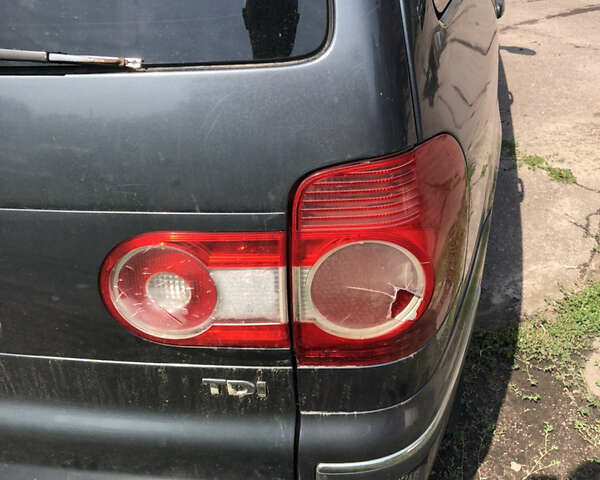 Серый Фольксваген Шаран, объемом двигателя 1.9 л и пробегом 403 тыс. км за 5000 $, фото 6 на Automoto.ua