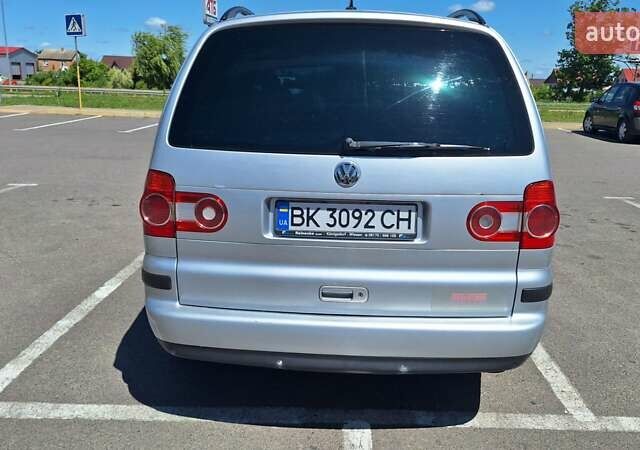 Серый Фольксваген Шаран, объемом двигателя 1.9 л и пробегом 201 тыс. км за 6550 $, фото 3 на Automoto.ua