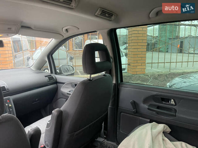 Серый Фольксваген Шаран, объемом двигателя 1.9 л и пробегом 350 тыс. км за 6000 $, фото 7 на Automoto.ua