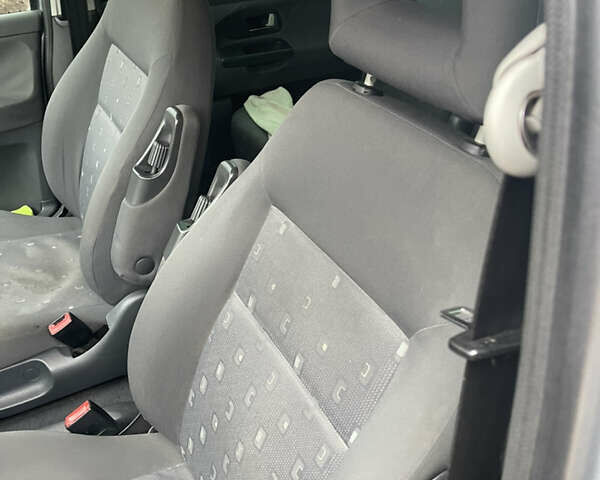 Серый Фольксваген Шаран, объемом двигателя 1.9 л и пробегом 350 тыс. км за 6000 $, фото 5 на Automoto.ua