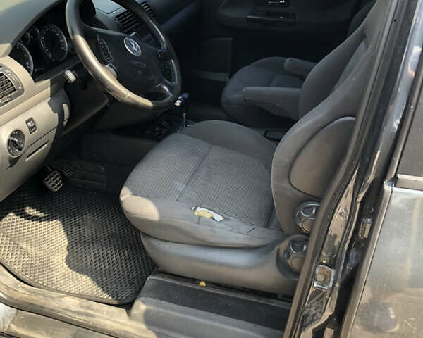 Серый Фольксваген Шаран, объемом двигателя 1.9 л и пробегом 403 тыс. км за 5000 $, фото 10 на Automoto.ua