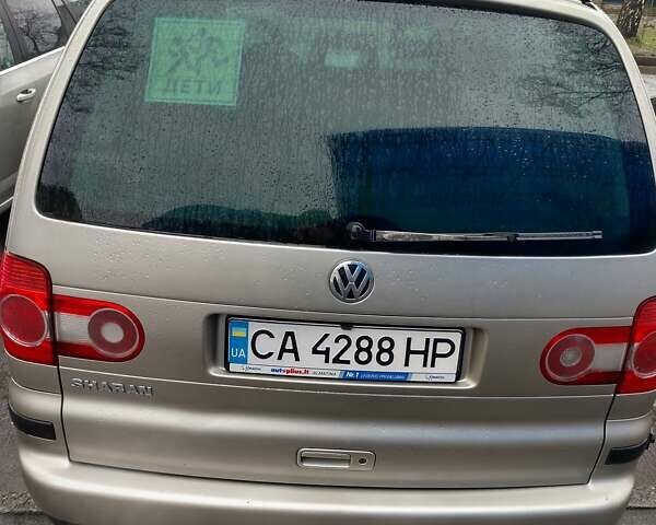 Серый Фольксваген Шаран, объемом двигателя 2 л и пробегом 450 тыс. км за 8700 $, фото 6 на Automoto.ua