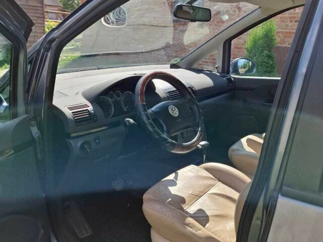 Серый Фольксваген Шаран, объемом двигателя 1.8 л и пробегом 250 тыс. км за 5400 $, фото 13 на Automoto.ua