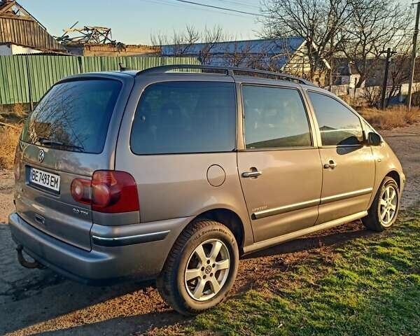 Серый Фольксваген Шаран, объемом двигателя 2 л и пробегом 360 тыс. км за 7800 $, фото 6 на Automoto.ua