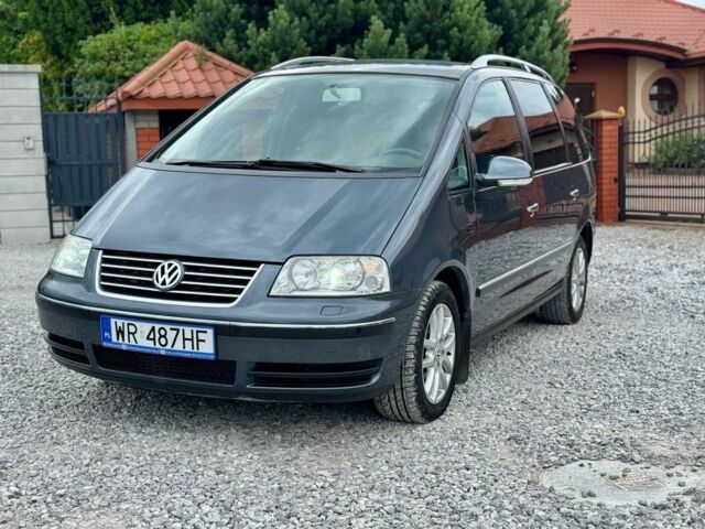 Серый Фольксваген Шаран, объемом двигателя 2 л и пробегом 176 тыс. км за 2000 $, фото 1 на Automoto.ua