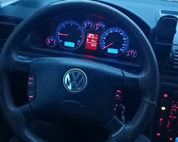 Серый Фольксваген Шаран, объемом двигателя 2 л и пробегом 360 тыс. км за 7800 $, фото 2 на Automoto.ua