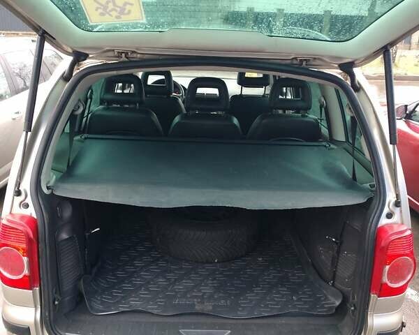 Серый Фольксваген Шаран, объемом двигателя 2 л и пробегом 450 тыс. км за 8700 $, фото 10 на Automoto.ua