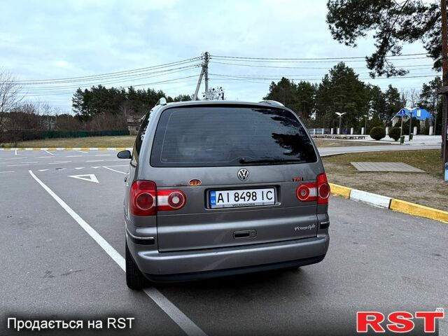 Серый Фольксваген Шаран, объемом двигателя 1.9 л и пробегом 300 тыс. км за 6800 $, фото 5 на Automoto.ua