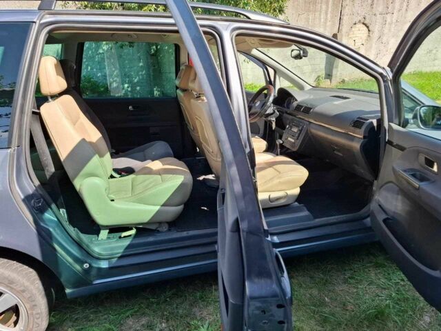 Серый Фольксваген Шаран, объемом двигателя 1.8 л и пробегом 250 тыс. км за 5400 $, фото 5 на Automoto.ua