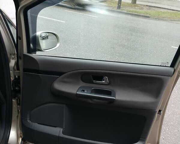 Серый Фольксваген Шаран, объемом двигателя 2 л и пробегом 450 тыс. км за 8700 $, фото 20 на Automoto.ua