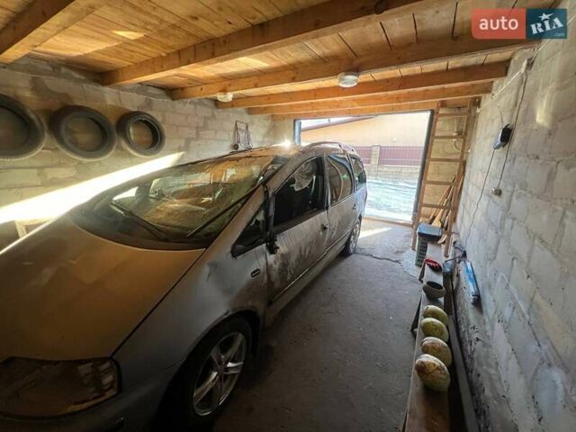 Серый Фольксваген Шаран, объемом двигателя 2 л и пробегом 305 тыс. км за 4000 $, фото 4 на Automoto.ua