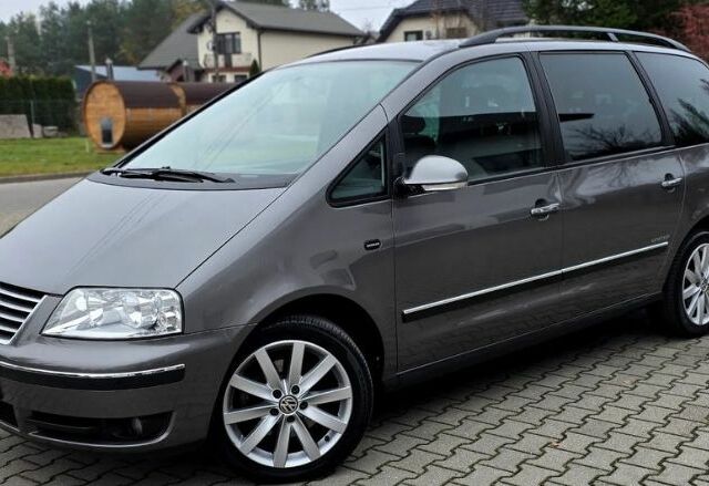 Серый Фольксваген Шаран, объемом двигателя 2 л и пробегом 219 тыс. км за 6299 $, фото 5 на Automoto.ua