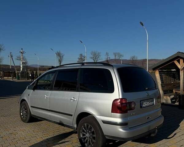 Серый Фольксваген Шаран, объемом двигателя 2 л и пробегом 318 тыс. км за 7500 $, фото 3 на Automoto.ua