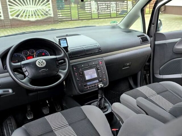 Серый Фольксваген Шаран, объемом двигателя 2 л и пробегом 219 тыс. км за 6299 $, фото 10 на Automoto.ua