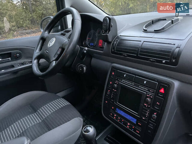 Фольксваген Шаран 2009 в Виннице на Automoto.ua Серый Фольксваген Шаран, объемом двигателя 2 л и пробегом 272 тыс. км за 9200 $, фото 16 на Automoto.ua