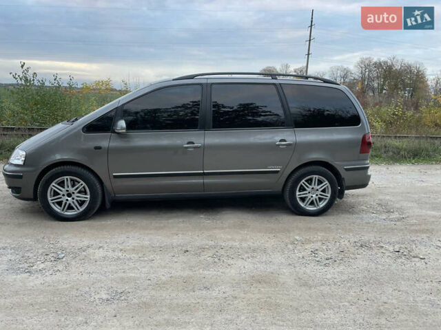Фольксваген Шаран 2009 в Виннице на Automoto.ua Серый Фольксваген Шаран, объемом двигателя 2 л и пробегом 272 тыс. км за 9200 $, фото 1 на Automoto.ua