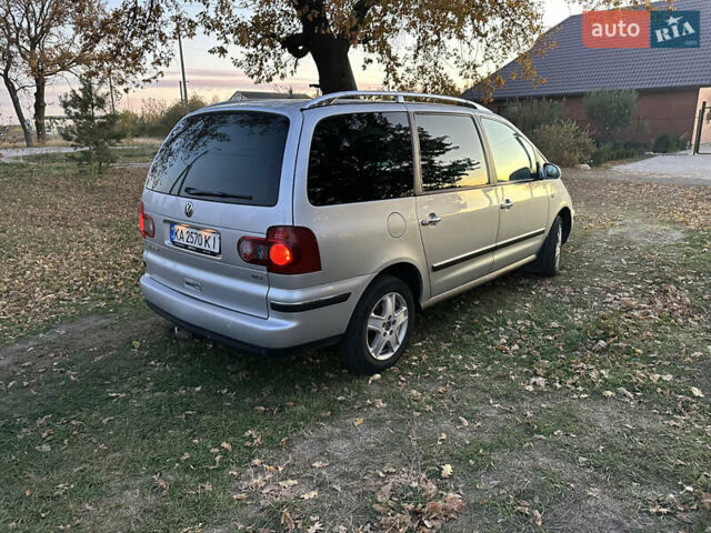 Серый Фольксваген Шаран, объемом двигателя 1.8 л и пробегом 263 тыс. км за 6350 $, фото 3 на Automoto.ua