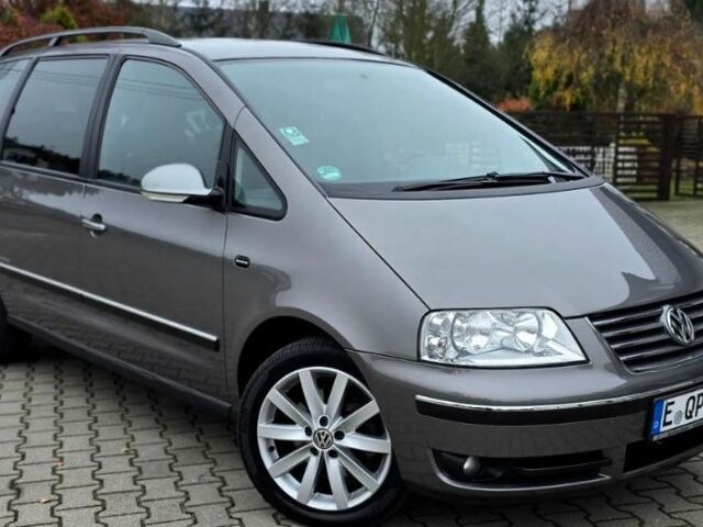 Серый Фольксваген Шаран, объемом двигателя 2 л и пробегом 219 тыс. км за 6299 $, фото 2 на Automoto.ua